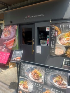 サーモンヌードル　外観